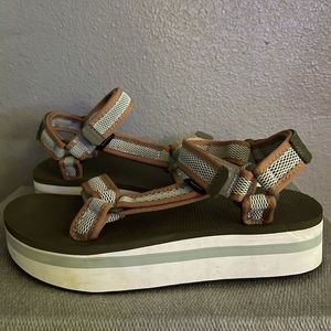 TEVA Flatform Sandals Size 9